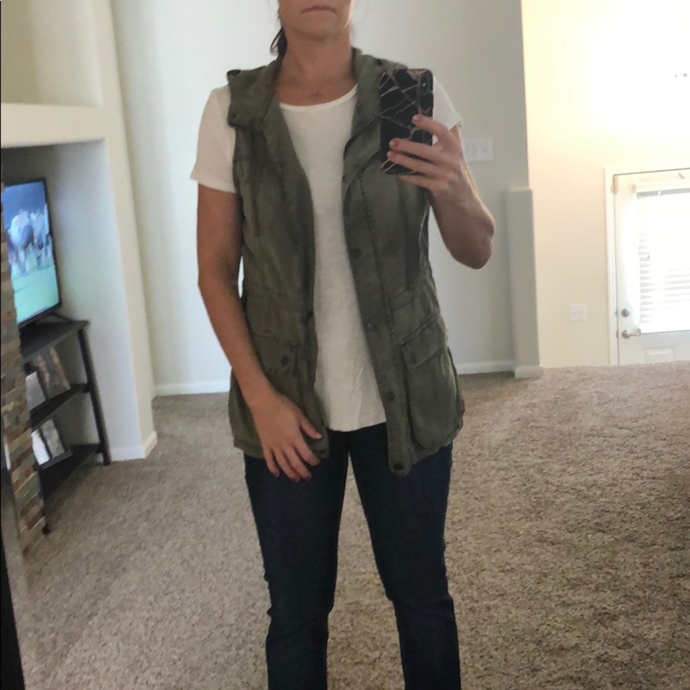 Army vest with hood